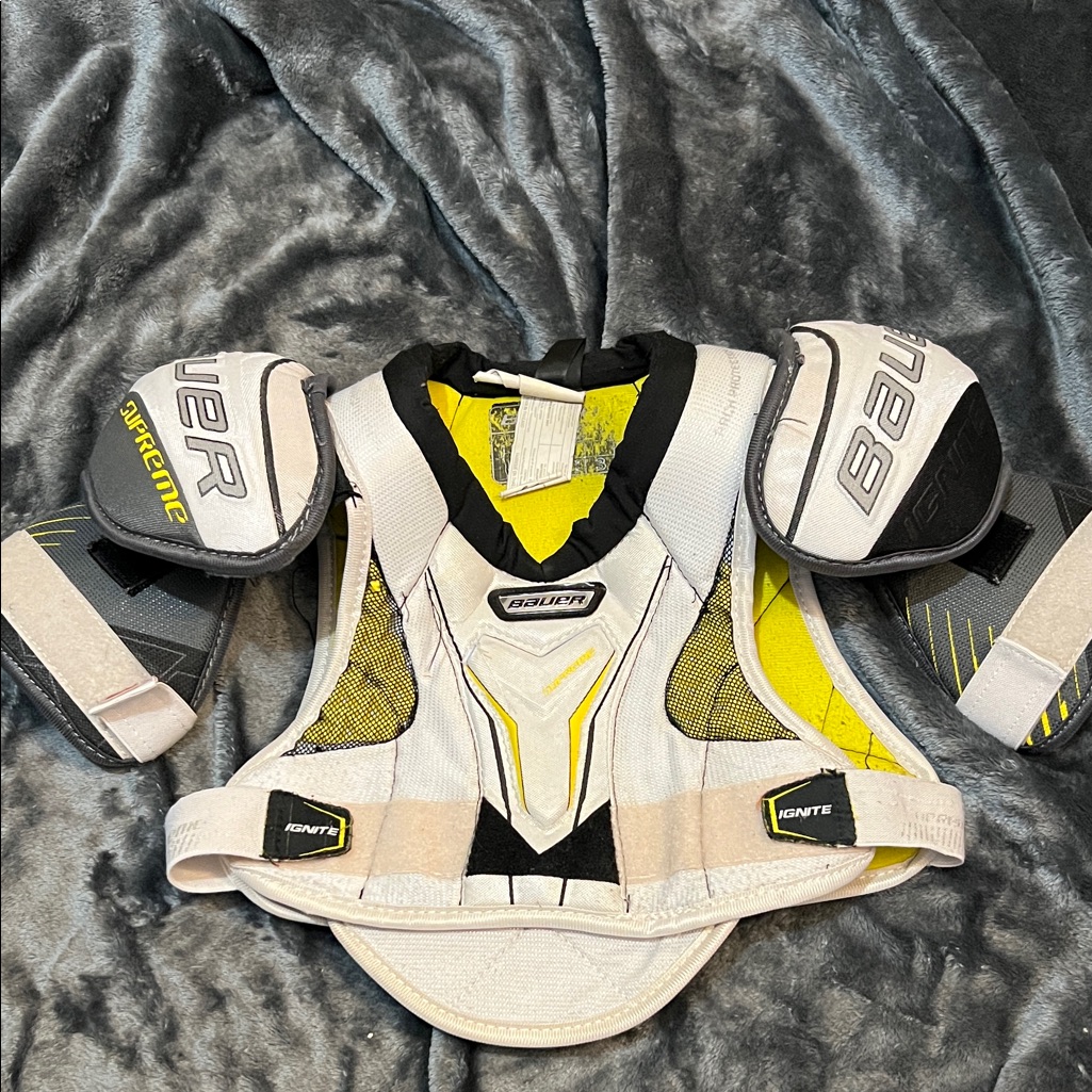 Bauer Supreme Junior Hockey Shoulder Pads
